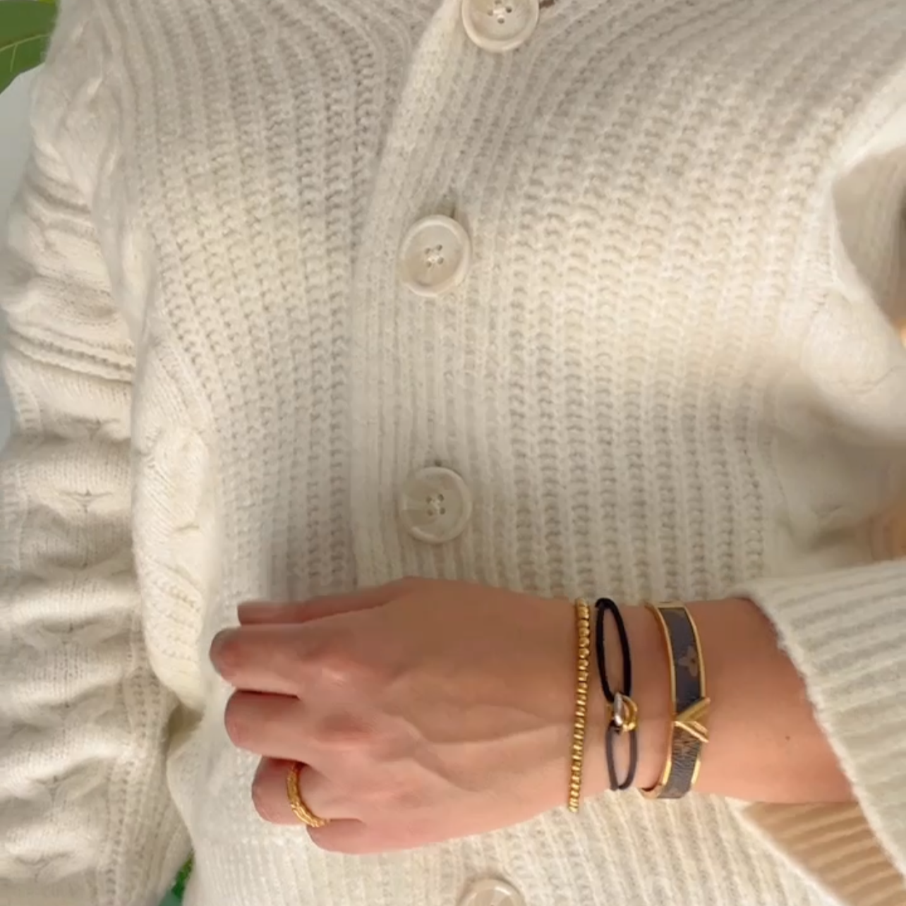 Halo - Elastic Beaded Bracelet with Freshwater Pearl