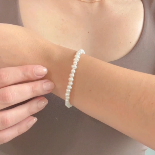 Tide - Freshwater Pearl Bracelet with Nautical Clasp