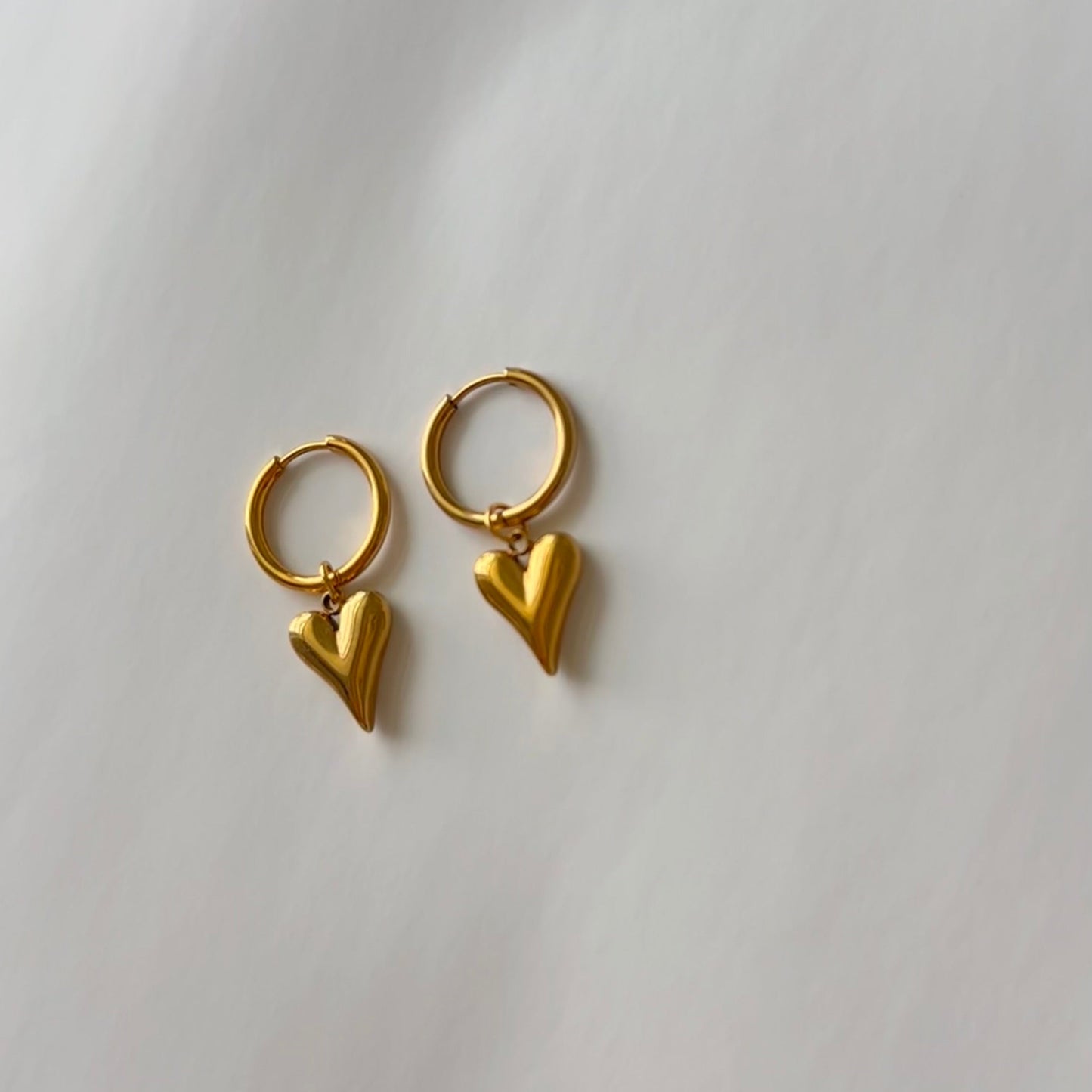 Gold stainless steel earrings with heart charm – waterproof and hypoallergenic

