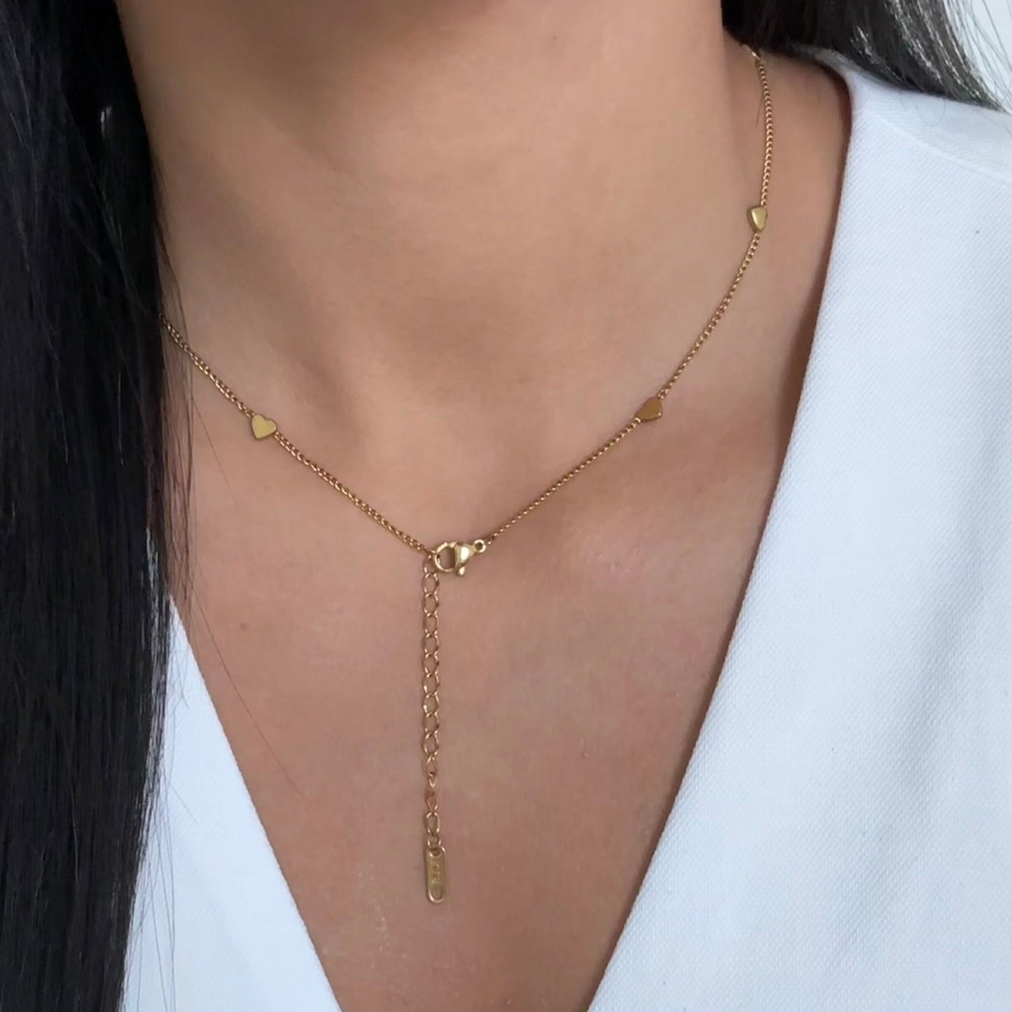 Gold stainless steel necklace with 9 hearts – hypoallergenic and waterproof

