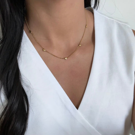 Gold necklace with 9 heart accents – Fiore by Avaus Jewelry, waterproof stainless steel


